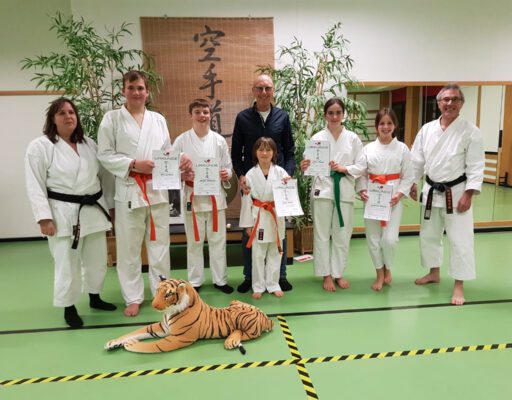 Karate-Gürtelprüfung bestanden!